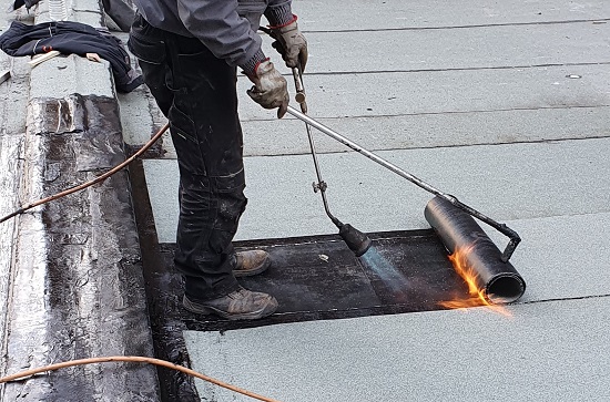 Urgence sur une toiture-terrasse en étanchéité bitume en Seine-et